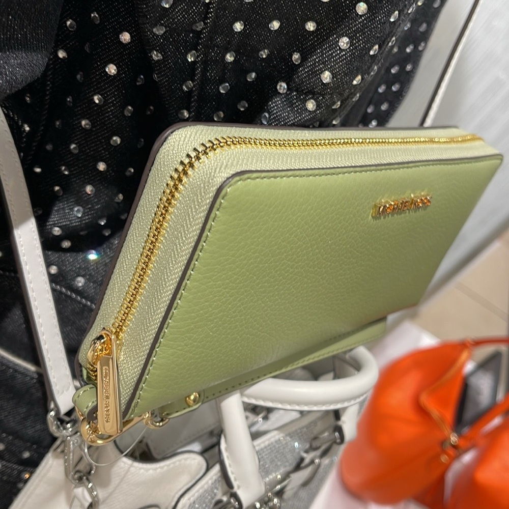 MICHAEL KORS
Leather Continental Wristlet Phone Case Wallet 
Light Sage
NWT - Picture 4 of 16